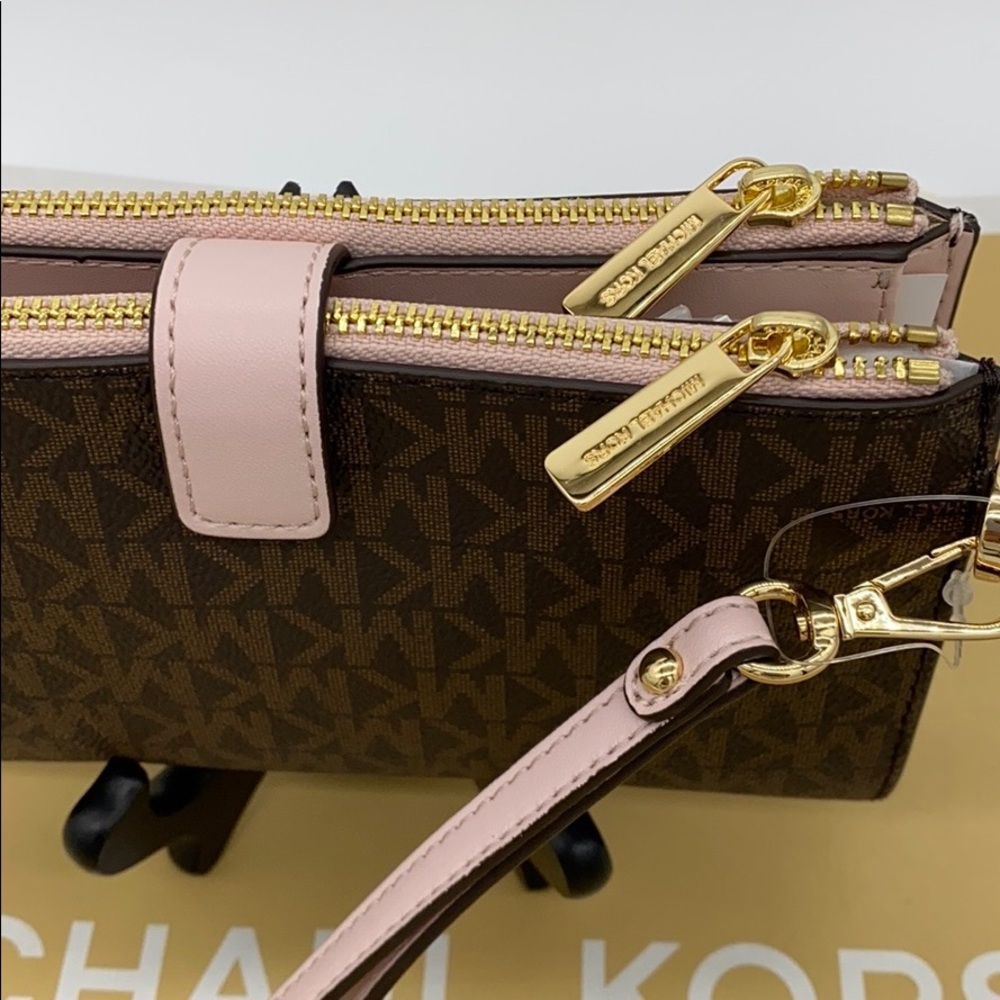 MICHAEL KORS LARGE DOUBLE ZIP WRISTLET POWDER BLUSH MULTI/ BROWN SIGNATURE - Picture 15 of 16